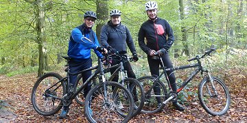 Die MTB Radler im Wald